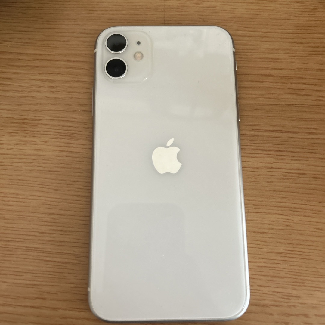 iPhone(アイフォーン)のiPhone11 スマホ/家電/カメラのスマートフォン/携帯電話(スマートフォン本体)の商品写真