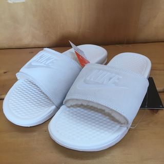 ナイキ(NIKE)の新品 24 WMNS NIKE BENASSI JDI SHEARLING (サンダル)