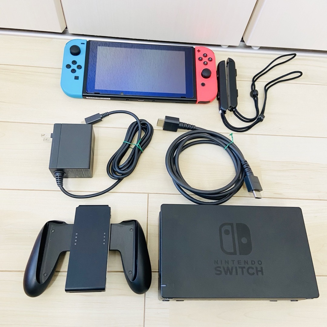 Nintendo Switch(ニンテンドースイッチ)の【未使用に近い】バッテリー強化版　Nintendo Switch スイッチ　本体 エンタメ/ホビーのゲームソフト/ゲーム機本体(家庭用ゲーム機本体)の商品写真