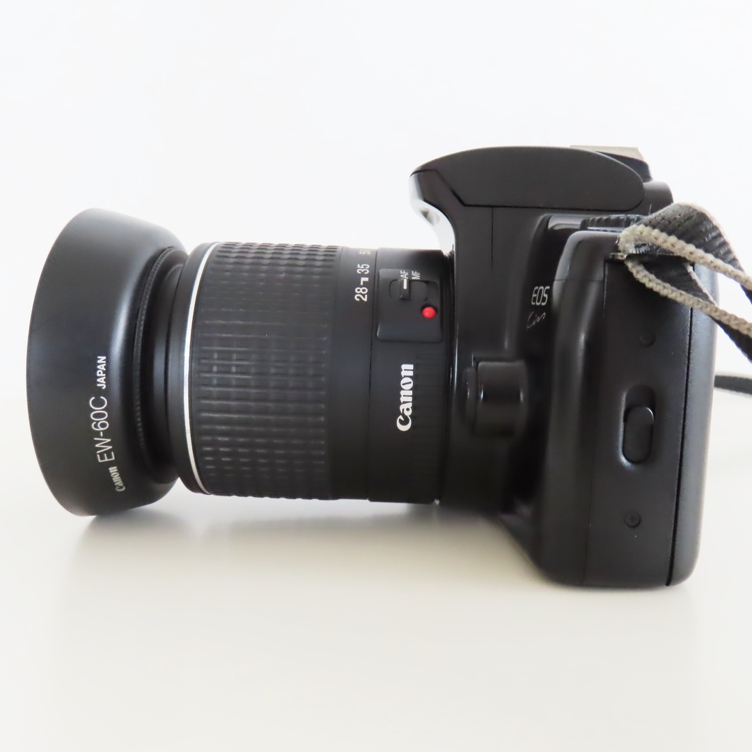 Canon(キヤノン)のT05 完動品 CANON キヤノン EOS Kiss 28-90mm F4-5.6 USM レンズ セット フィルムカメラ スマホ/家電/カメラのカメラ(フィルムカメラ)の商品写真
