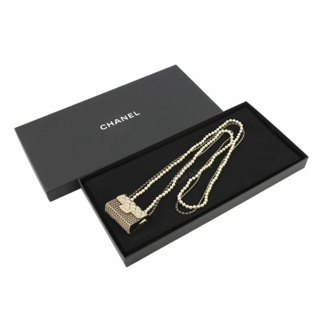 CHANEL(シャネル)の未使用 展示品 シャネル CHANEL マトラッセ バッグ フェイクパール ロング ネックレス レザー ゴールド ホワイト AB6154 B21S アクセサリー VLP 90231739 レディースのアクセサリー(ネックレス)の商品写真