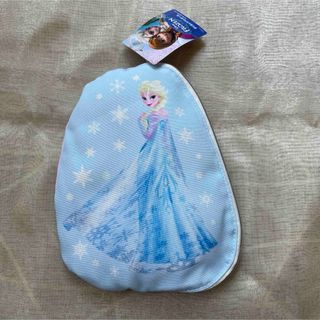 ディズニー(Disney)のアナと雪の女王 ふわふわポーチ ダイカットペンケース　新品未使用 (ポーチ)