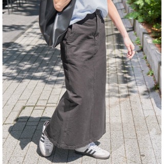 スピックアンドスパン(Spick & Span)のspick&span 38サイズ　黒　ガーメントダイタイトスカート(ロングスカート)