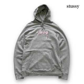 ステューシー(STUSSY)の【stussy】ステューシー センター刺繍 パーカー LAGUNA BEACH(パーカー)