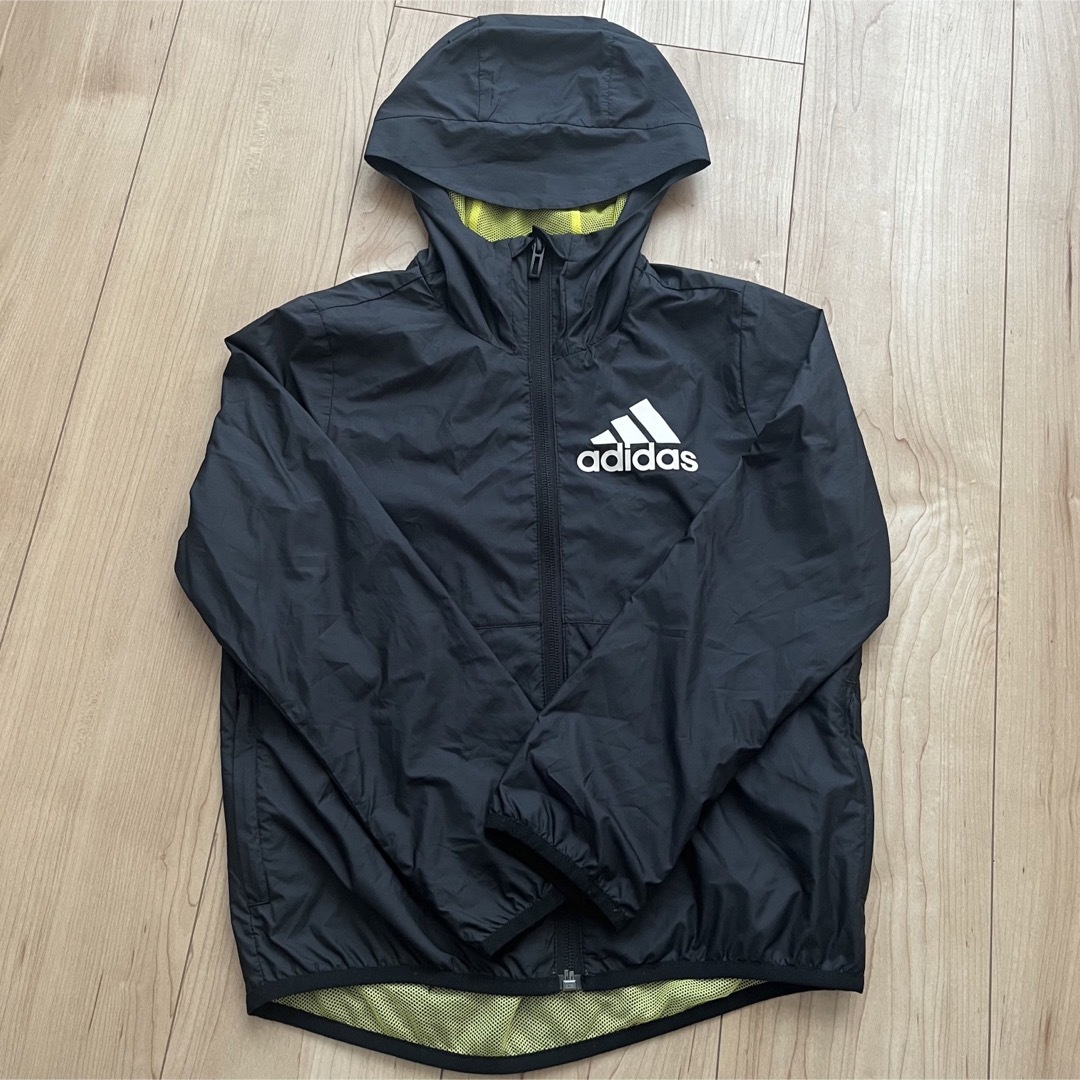 adidas(アディダス)のadidas ウインドブレーカー キッズ/ベビー/マタニティのキッズ服男の子用(90cm~)(ジャケット/上着)の商品写真