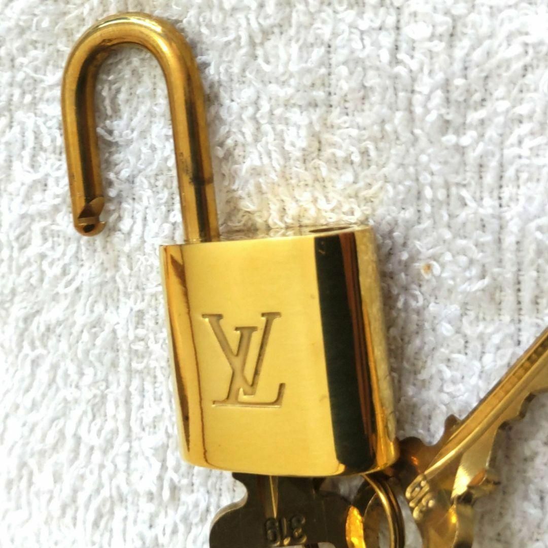 LOUIS VUITTON(ルイヴィトン)のルイヴィトン　カデナ　ＮＯ.３１９　未使用　鍵　ゴールド　パドロック レディースのバッグ(その他)の商品写真
