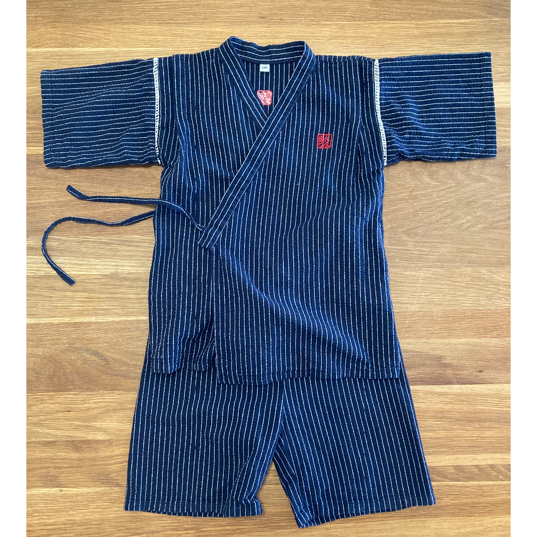 西松屋(ニシマツヤ)の子供 甚平 130 男の子 キッズ/ベビー/マタニティのキッズ服男の子用(90cm~)(甚平/浴衣)の商品写真