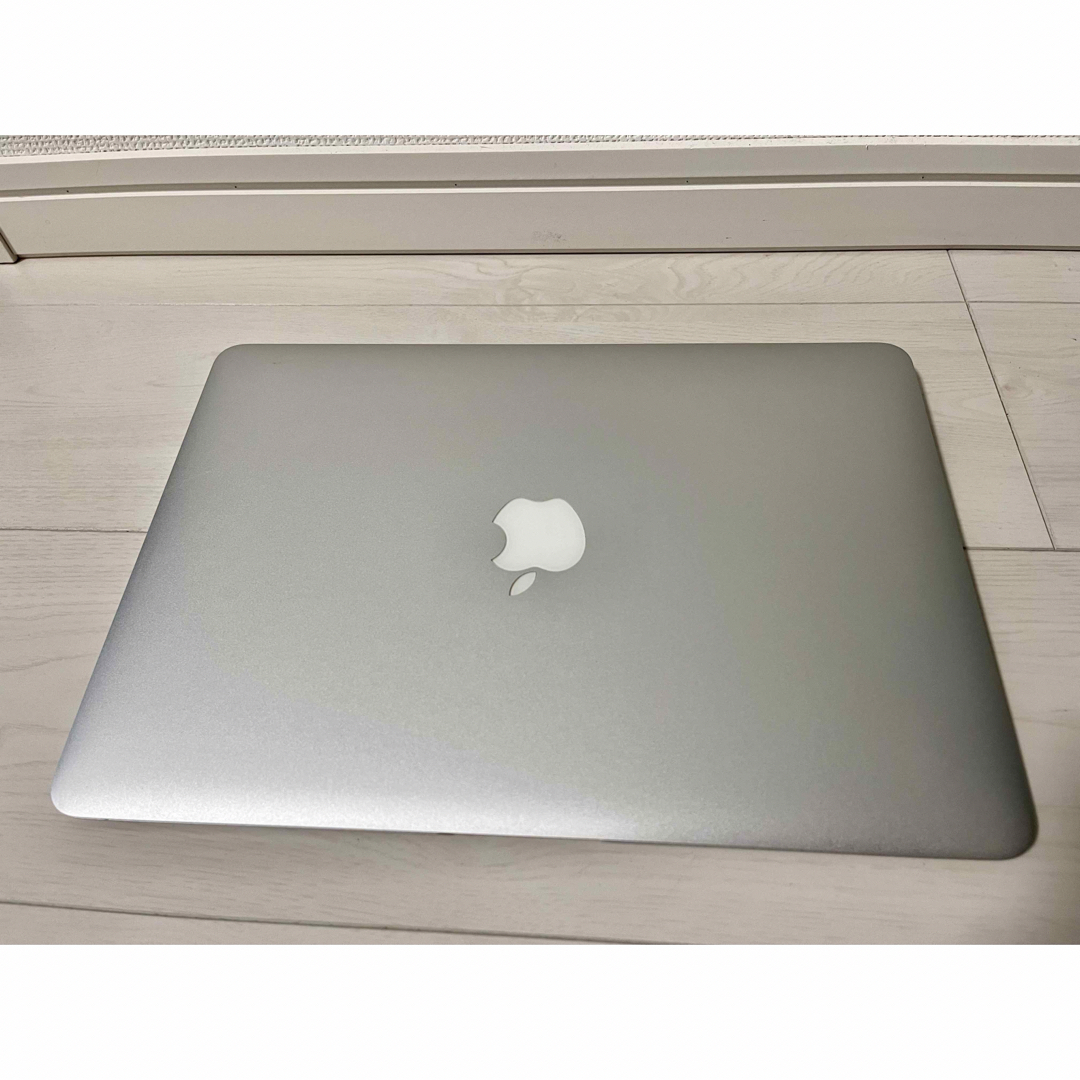 Apple(アップル)の【中古美品】MacBook Air early 2015 インテリア/住まい/日用品のオフィス家具(オフィス/パソコンデスク)の商品写真