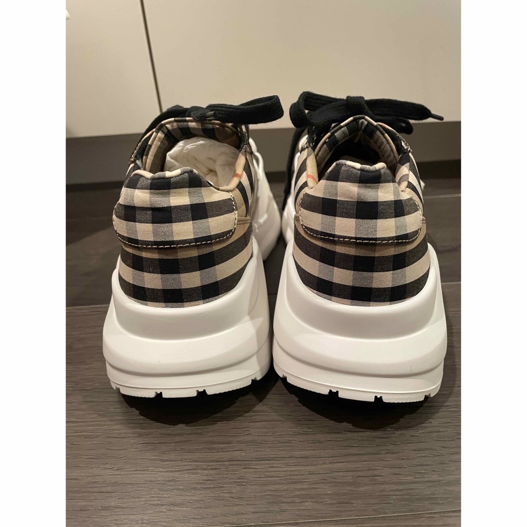 BURBERRY(バーバリー)のBurberry バーバリー クラッシックチェック スニーカー 新品未使用 レディースの靴/シューズ(スニーカー)の商品写真