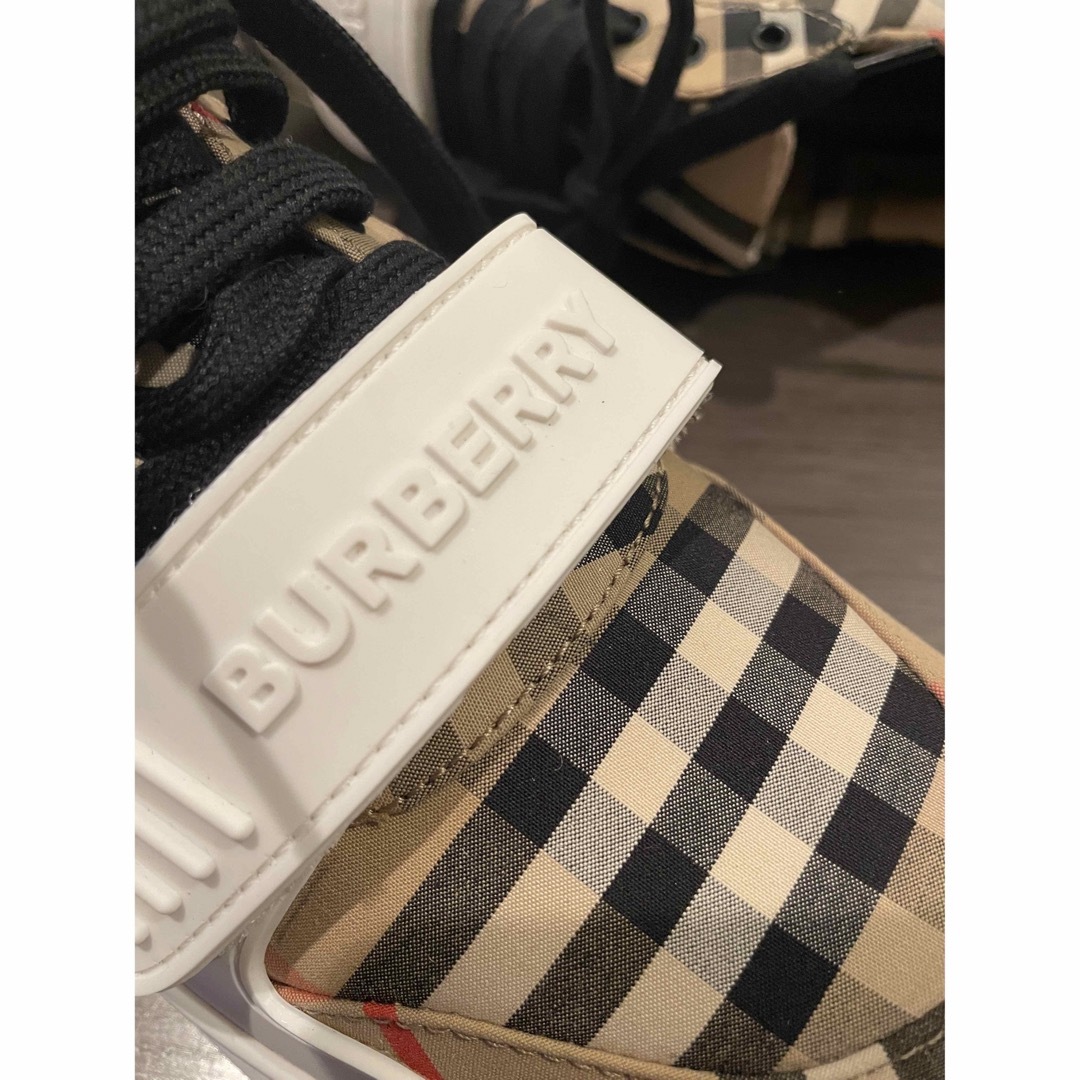 BURBERRY(バーバリー)のBurberry バーバリー クラッシックチェック スニーカー 新品未使用 レディースの靴/シューズ(スニーカー)の商品写真