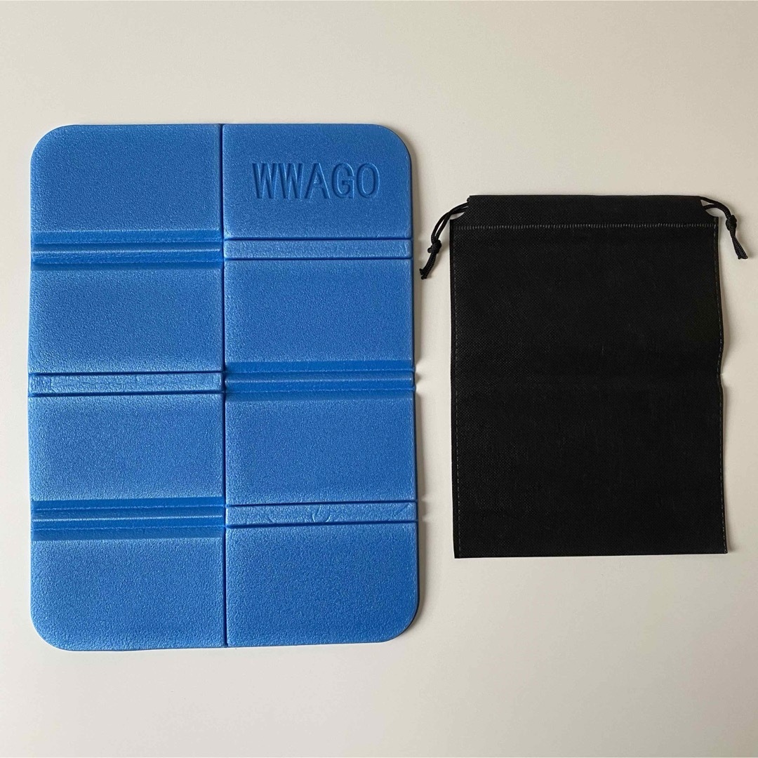 ブルー２枚 収納袋付き サウナマット 折り畳み コンパクト レジャーシート スポーツ/アウトドアのアウトドア(その他)の商品写真