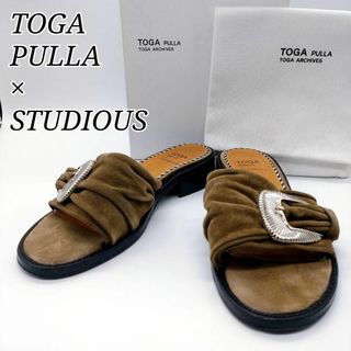 トーガプルラ(TOGA PULLA)の【コラボ 箱 保存袋 有】トーガプルラ×ステューディオス メタルモチーフサンダル(ミュール)