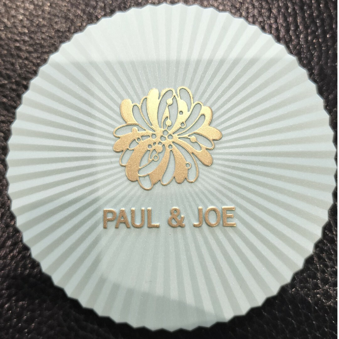 PAUL & JOE(ポールアンドジョー)のPAUL & JOE プロテクティング　フェイスパウダー　01 コスメ/美容のベースメイク/化粧品(フェイスパウダー)の商品写真