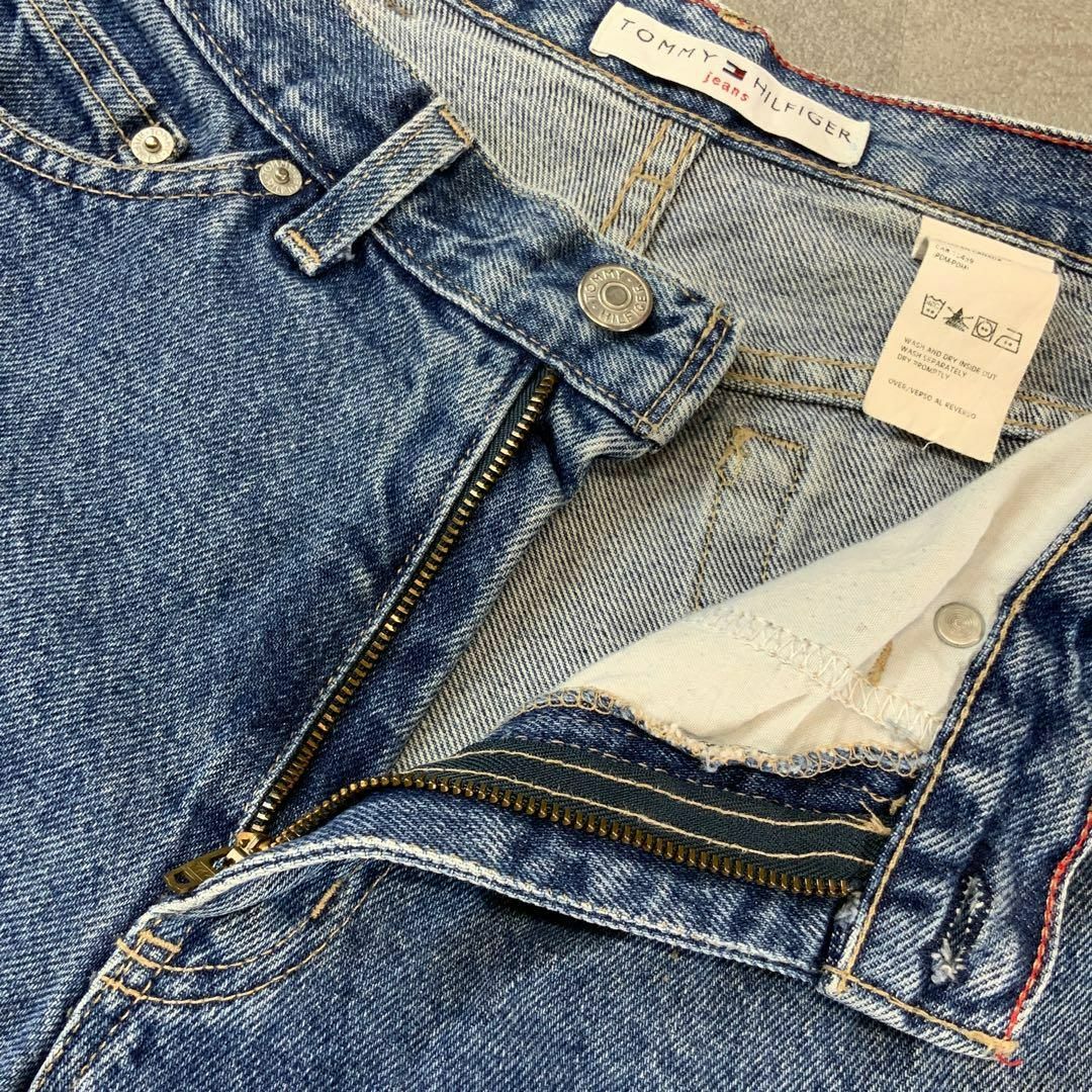 TOMMY JEANS(トミージーンズ)のカナダ製 TOMMY HILFIGER 刺繍ロゴ デニムパンツ メンズのパンツ(デニム/ジーンズ)の商品写真