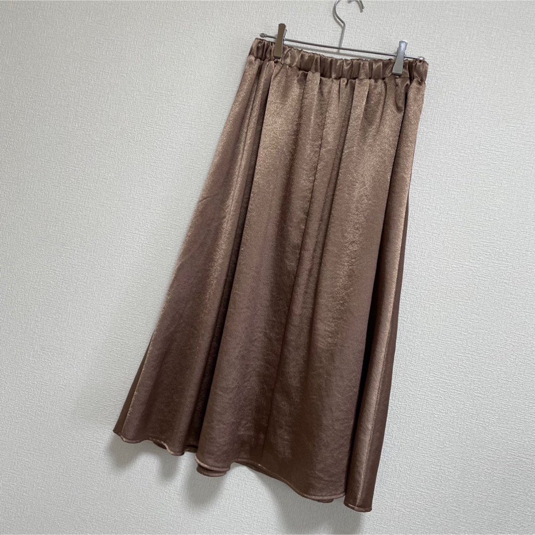 ROPE’(ロペ)の【クリーニング済】ROPEクレーターサテンスカート　ブラウン　サイズ38 レディースのスカート(ロングスカート)の商品写真