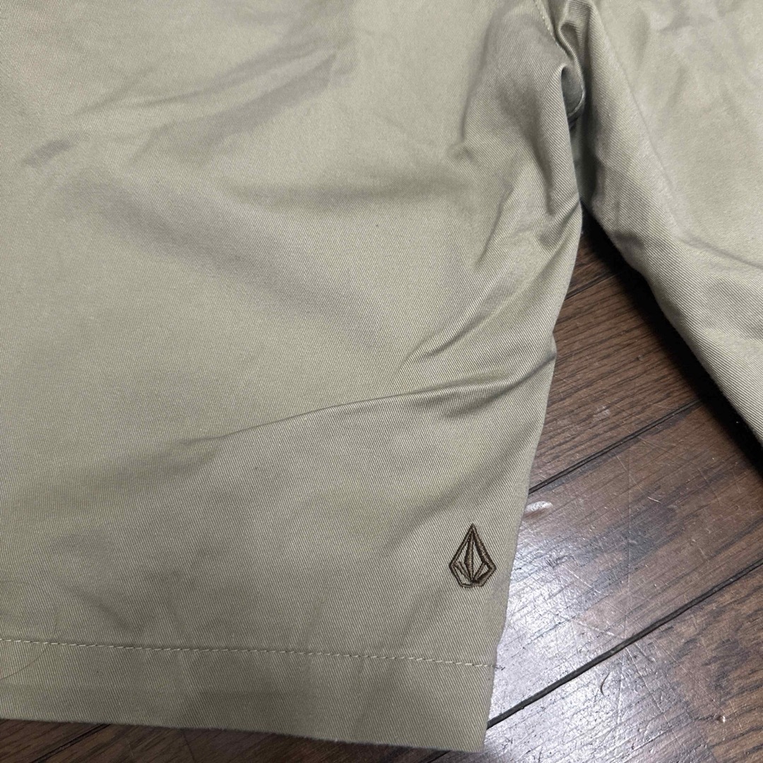 volcom(ボルコム)のVOLCOM メンズ ハーフパンツ 33size ベージュ メンズのパンツ(ショートパンツ)の商品写真