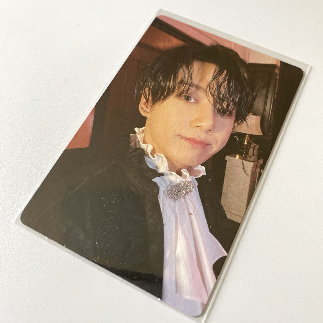 防弾少年団(BTS)(ボウダンショウネンダン)の【公式】BTS jungkook 写真集　トレカ　グク　ジョングク エンタメ/ホビーのタレントグッズ(アイドルグッズ)の商品写真