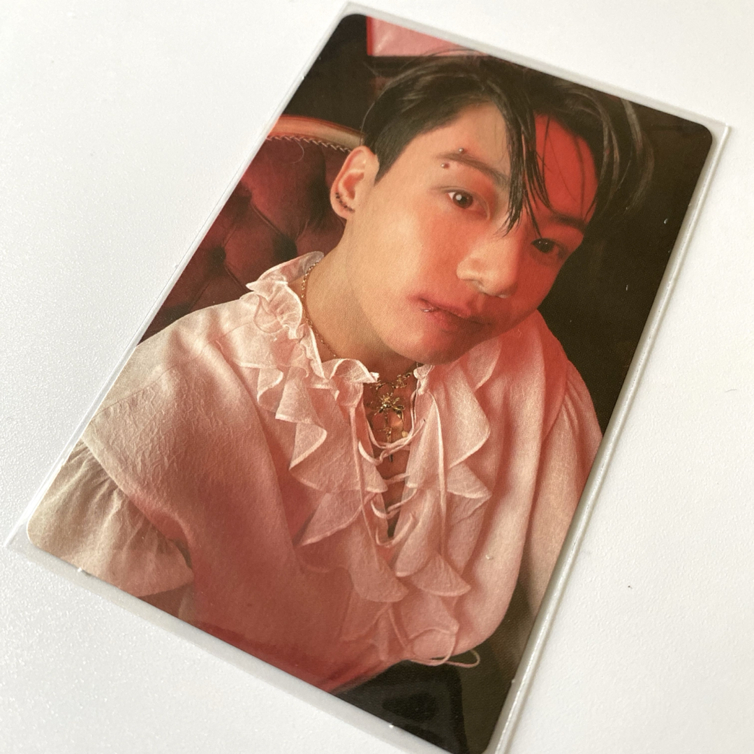 防弾少年団(BTS)(ボウダンショウネンダン)の【公式】BTS jungkook 写真集　トレカ　グク　ジョングク エンタメ/ホビーのタレントグッズ(アイドルグッズ)の商品写真