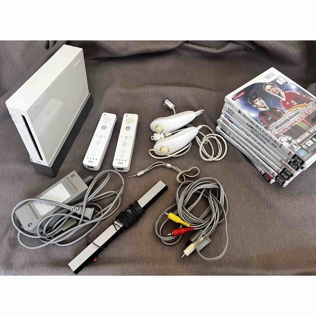 Wii(ウィー)のwii 本体ソフトセット エンタメ/ホビーのゲームソフト/ゲーム機本体(家庭用ゲーム機本体)の商品写真
