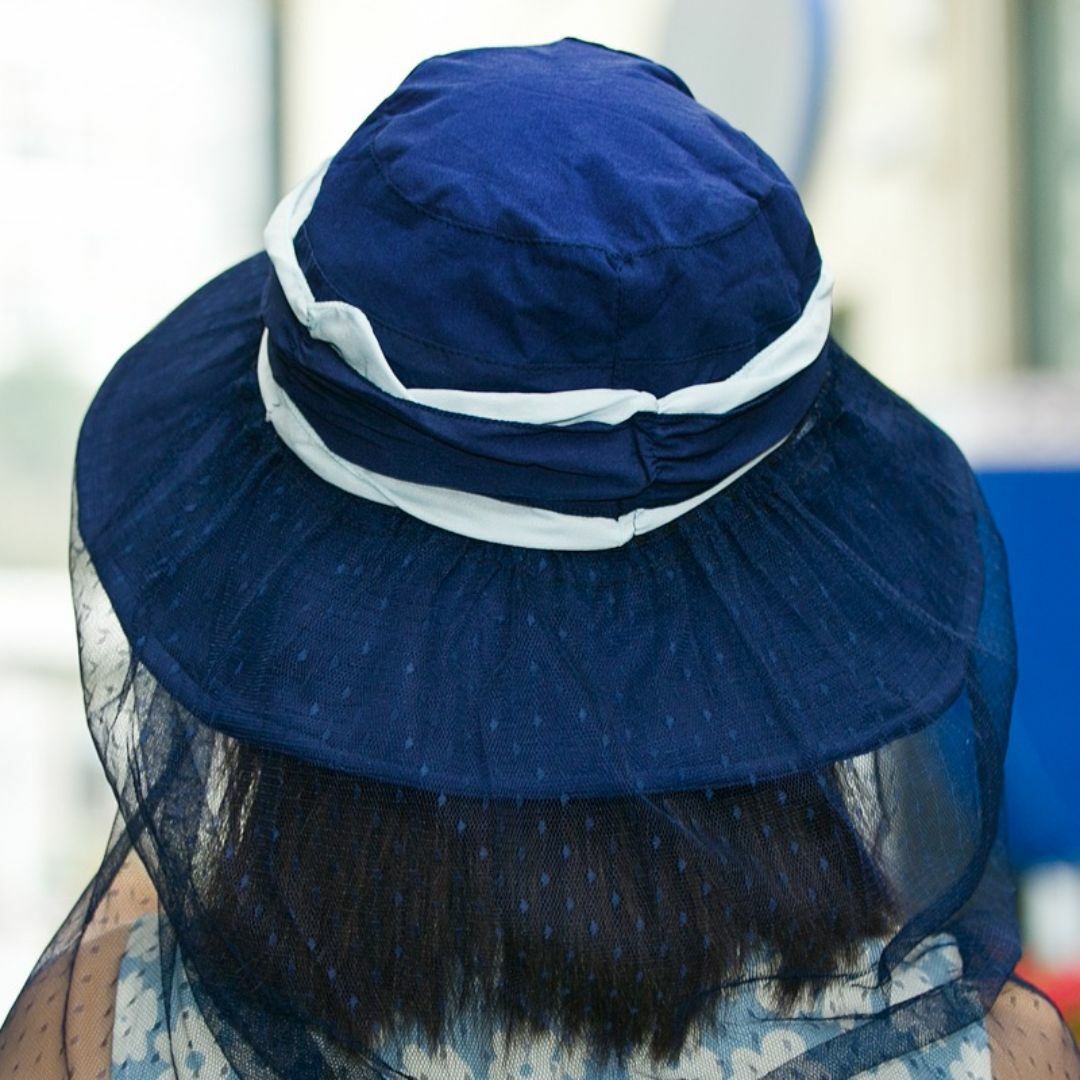 紺色　ストローハット レディース 折りたたみ　日除け帽子 日焼け防止 キャップ レディースの帽子(キャスケット)の商品写真