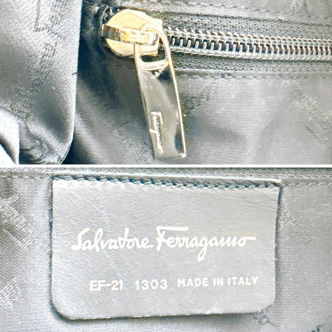 Salvatore Ferragamo(サルヴァトーレフェラガモ)のフェラガモ キャンバス ハンドバック 総柄 ベージュ レディース ブランド レディースのバッグ(ハンドバッグ)の商品写真