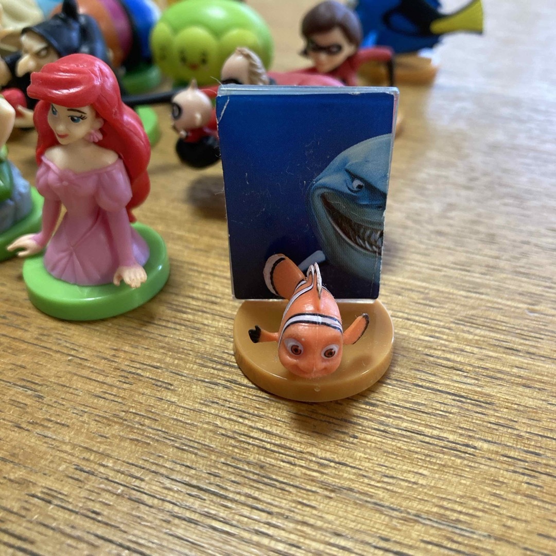 Disney(ディズニー)のディズニー　チョコエッグフィギュア　１８体 エンタメ/ホビーのおもちゃ/ぬいぐるみ(キャラクターグッズ)の商品写真