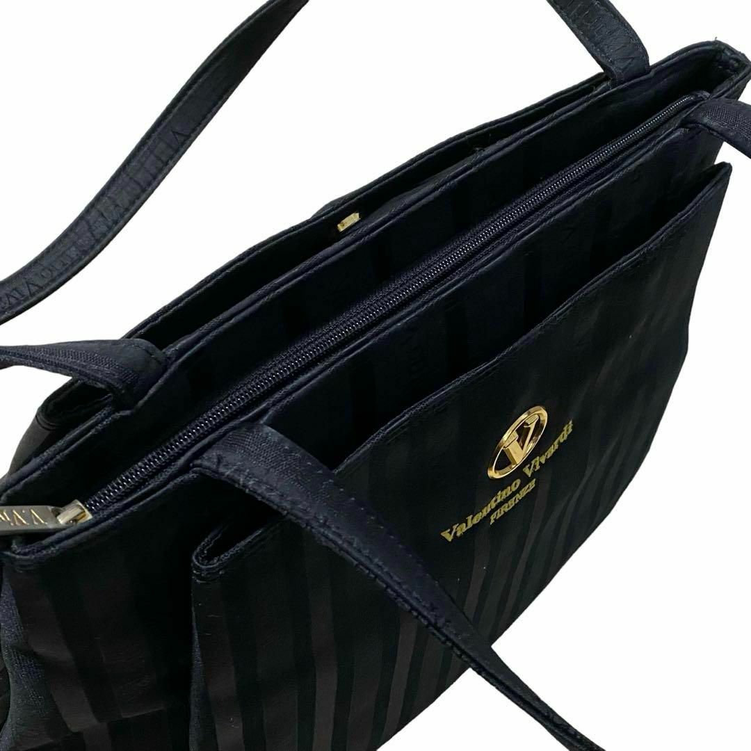 Valentino Vivardi トートバッグ　肩掛け　通勤　通学　黒　金 レディースのバッグ(トートバッグ)の商品写真