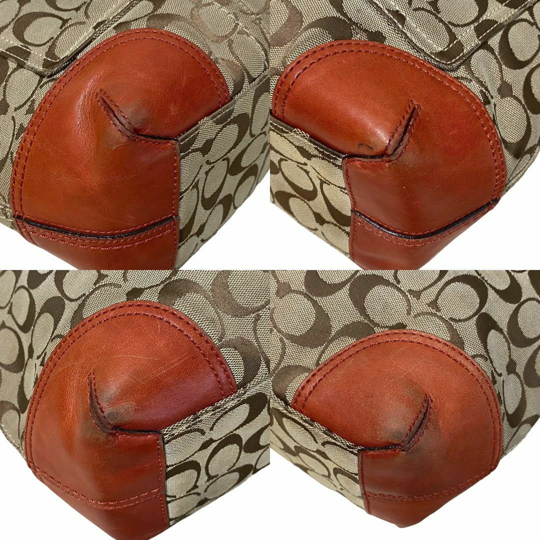 COACH(コーチ)のコーチ　ショルダーバッグ　シグネチャー　斜めがけ　赤　チャーム　レザー レディースのバッグ(ショルダーバッグ)の商品写真