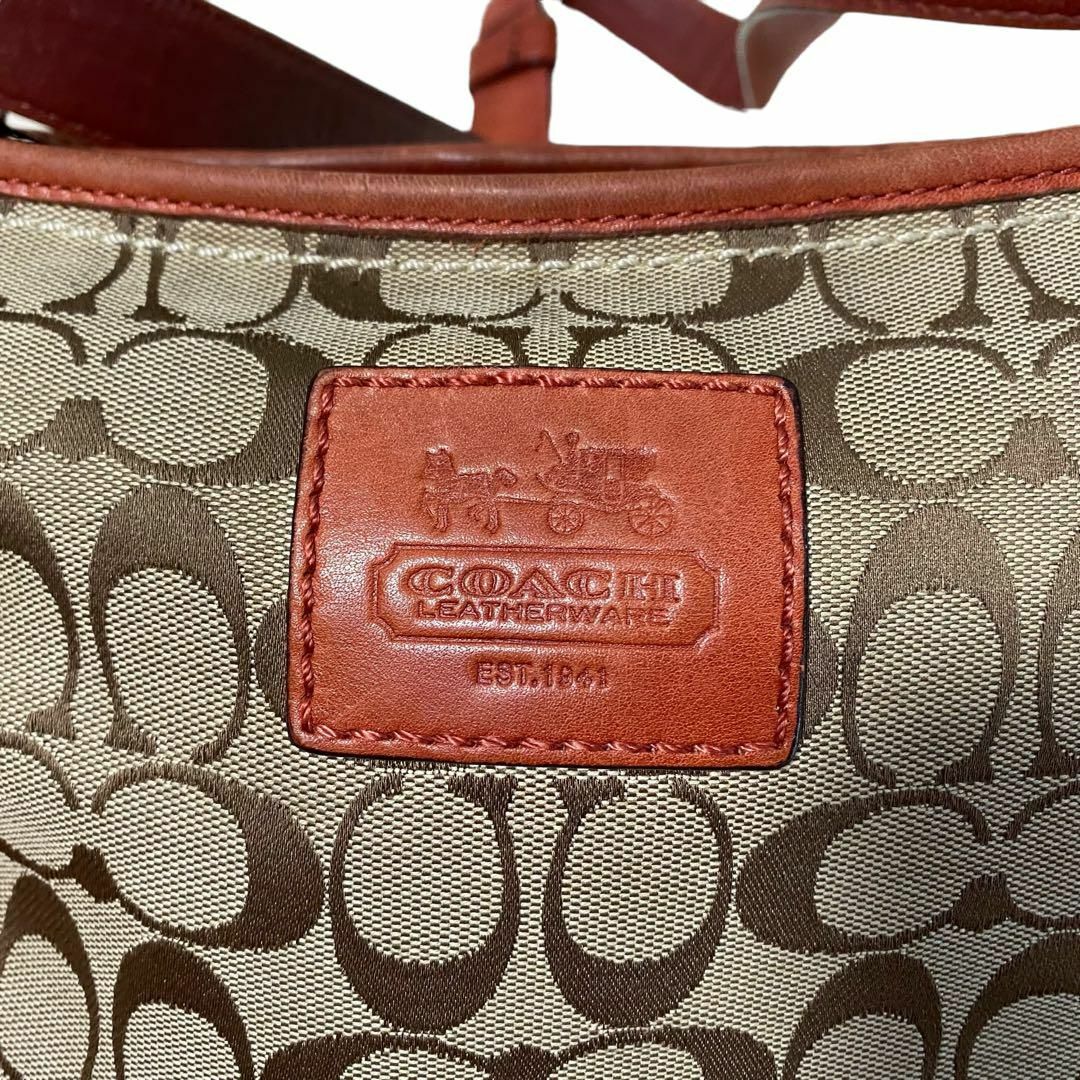 COACH(コーチ)のコーチ　ショルダーバッグ　シグネチャー　斜めがけ　赤　チャーム　レザー レディースのバッグ(ショルダーバッグ)の商品写真