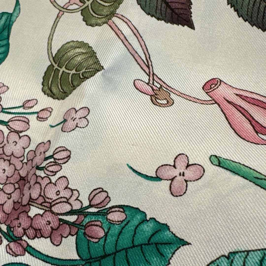 Gucci(グッチ)のGUCCI グッチ シルクスカーフ フローラ 花柄 Flora ロゴ オールド レディースのファッション小物(バンダナ/スカーフ)の商品写真