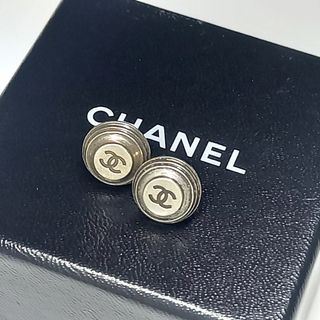 シャネル(CHANEL)のシャネル ピアス ラウンド 丸 シルバー シンプル 99年 ヴィンテージ(ピアス)