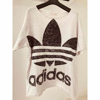 アディダス(adidas)のadidasビッグロゴTシャツ(Tシャツ(半袖/袖なし))