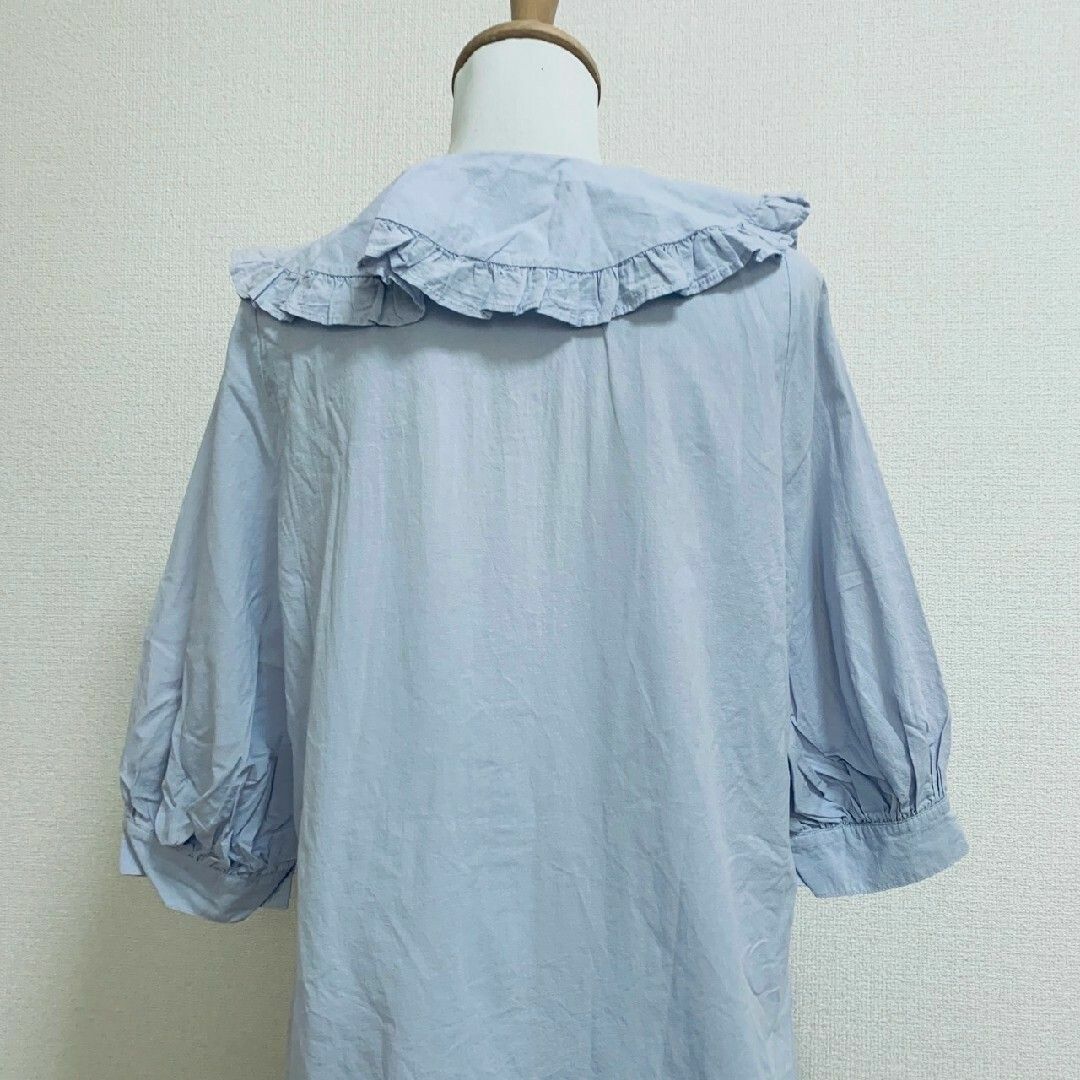 LOWRYS FARM(ローリーズファーム)のローリーズファーム　半袖ブラウス　F　ブルー　フリル　かわいい　綿100% レディースのトップス(シャツ/ブラウス(半袖/袖なし))の商品写真
