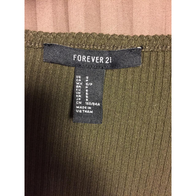 FOREVER 21(フォーエバートゥエンティーワン)のforever21 ショート丈リブカットソー レディースのトップス(カットソー(長袖/七分))の商品写真