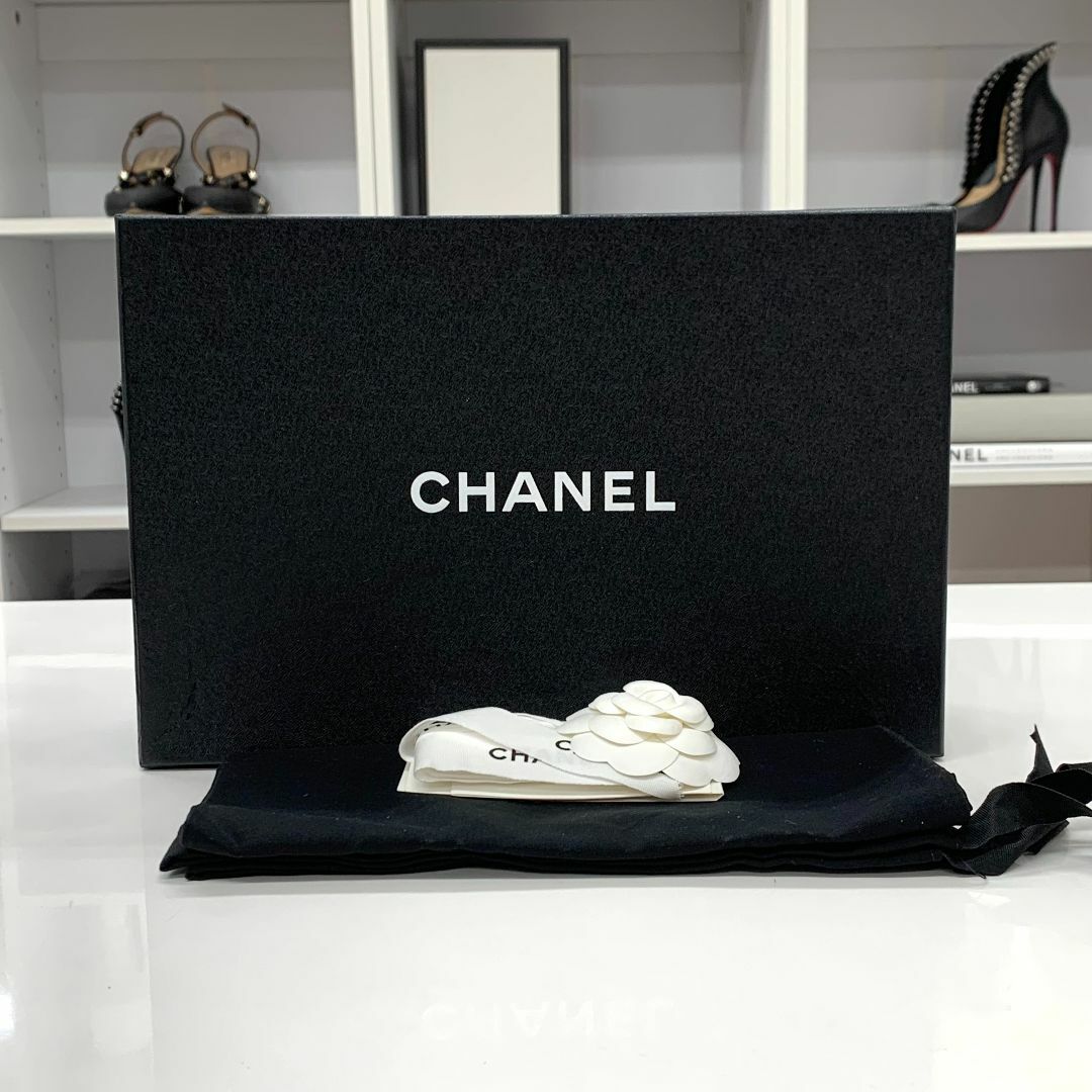 CHANEL(シャネル)の8015 未使用 シャネル タオル地 ココマーク ミュール サンダル バイカラー レディースの靴/シューズ(サンダル)の商品写真