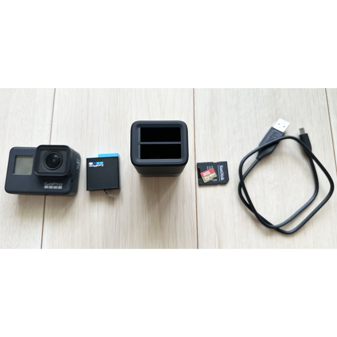 GoPro(ゴープロ)のgopro7 black  SDカード付き  スマホ/家電/カメラのスマホアクセサリー(その他)の商品写真