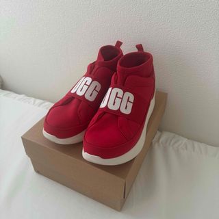 アグ(UGG)のUGG 赤 スニーカー (スニーカー)