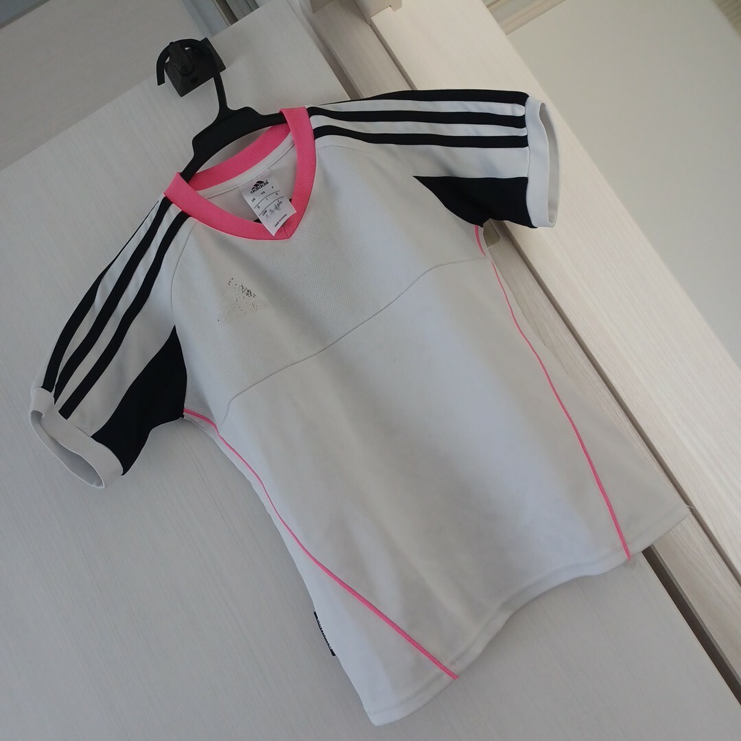 adidas(アディダス)のadidas Tシャツ　120サイズ キッズ/ベビー/マタニティのキッズ服男の子用(90cm~)(Tシャツ/カットソー)の商品写真