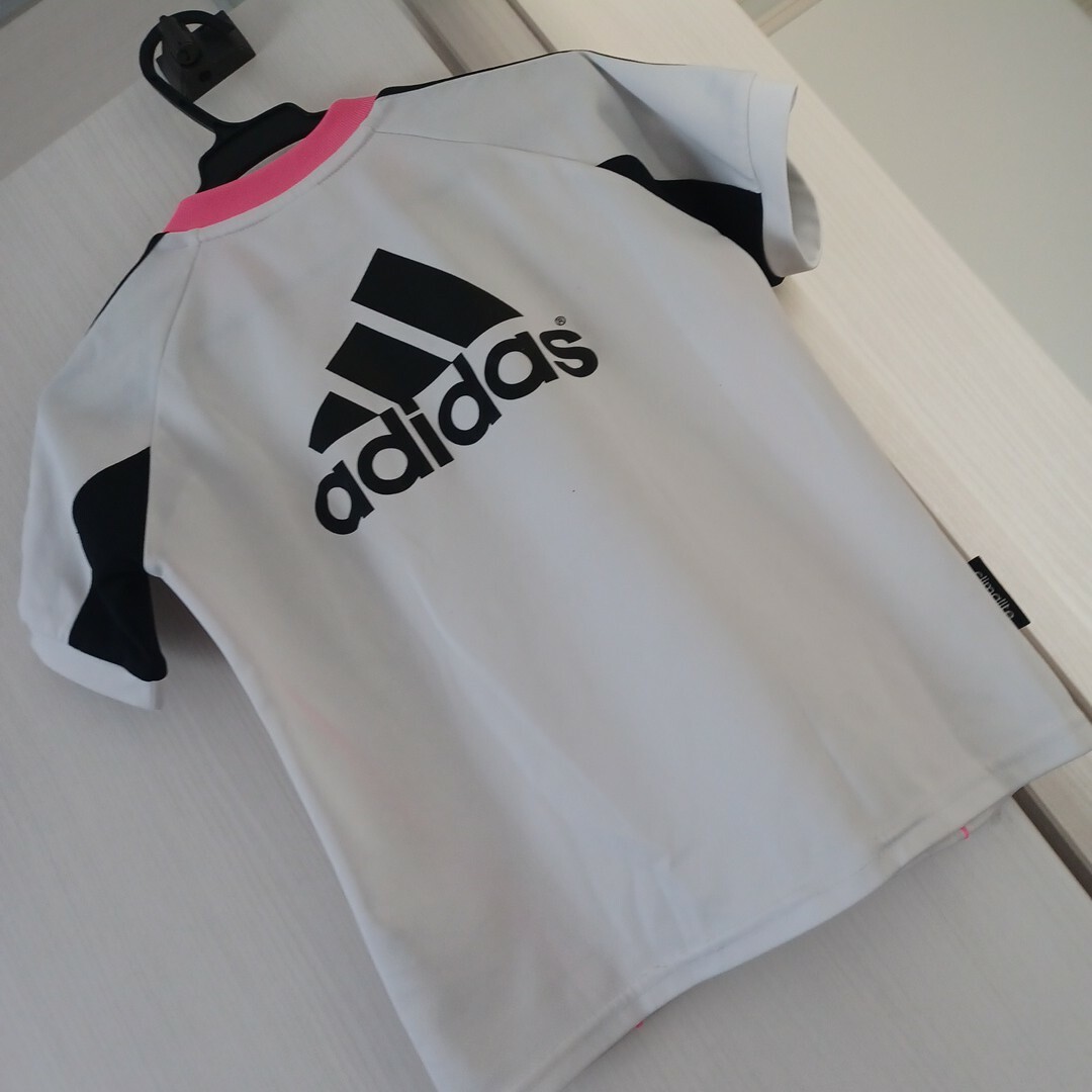 adidas(アディダス)のadidas Tシャツ　120サイズ キッズ/ベビー/マタニティのキッズ服男の子用(90cm~)(Tシャツ/カットソー)の商品写真