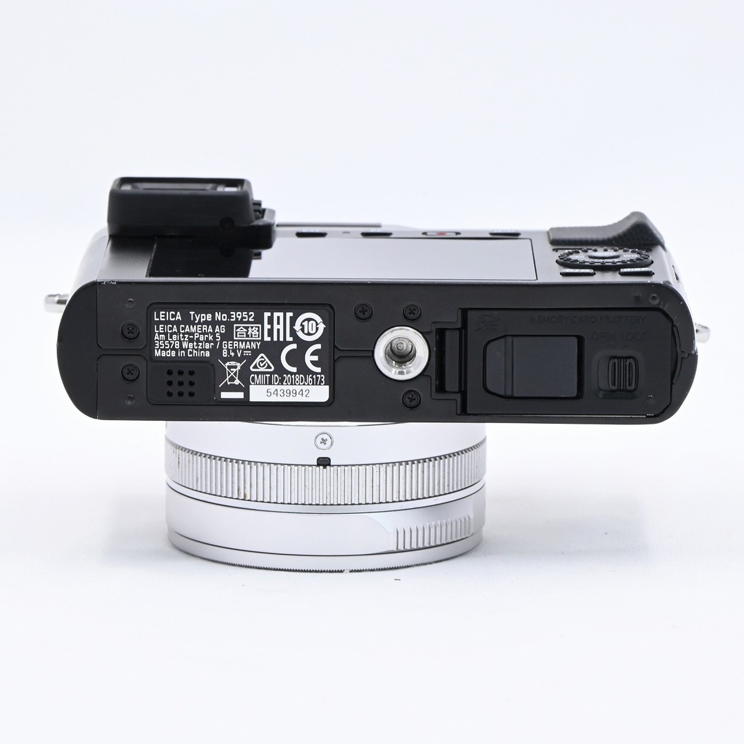 LEICA(ライカ)のLeica D-LUX7 シルバー スマホ/家電/カメラのカメラ(コンパクトデジタルカメラ)の商品写真