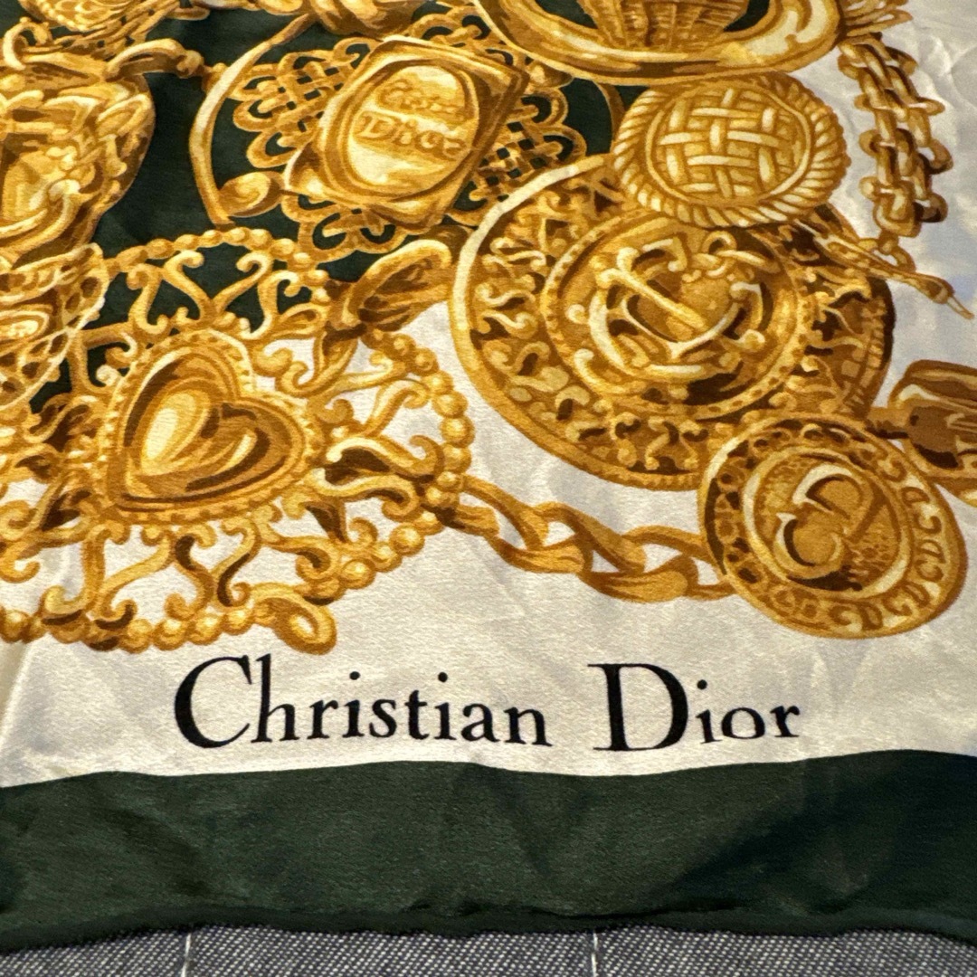 Christian Dior(クリスチャンディオール)の未使用 Dior クリスチャンディオール シルクスカーフ ゴールドチェーン ロゴ レディースのファッション小物(バンダナ/スカーフ)の商品写真