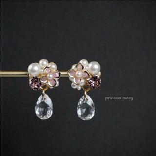 残①ピアスのみ》大粒雫クリスタル♡lt.アメジストflower bijouピアス(ピアス)