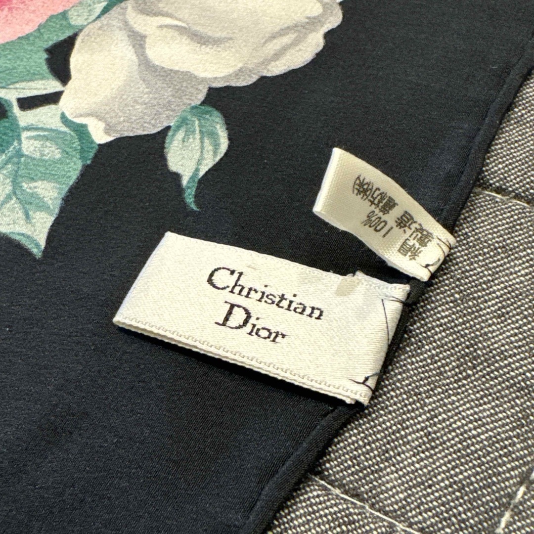 Christian Dior(クリスチャンディオール)のDior クリスチャンディオール 大判シルクスカーフ 花柄 リボン ロゴ レディースのファッション小物(バンダナ/スカーフ)の商品写真