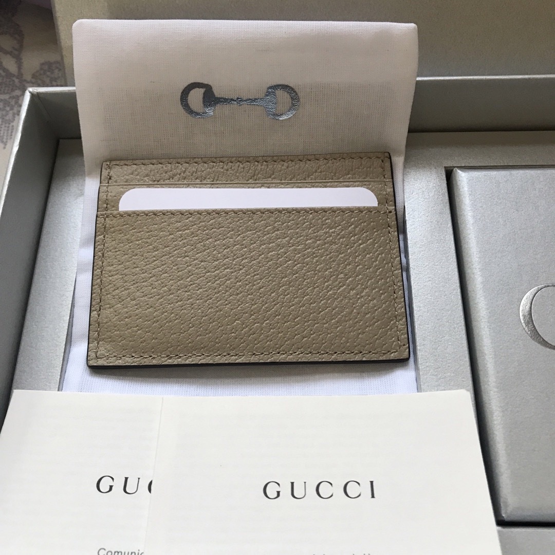 Gucci(グッチ)の非売品　GUCCI  本革　カードケース　トランプ　ノベルティ レディースのファッション小物(名刺入れ/定期入れ)の商品写真