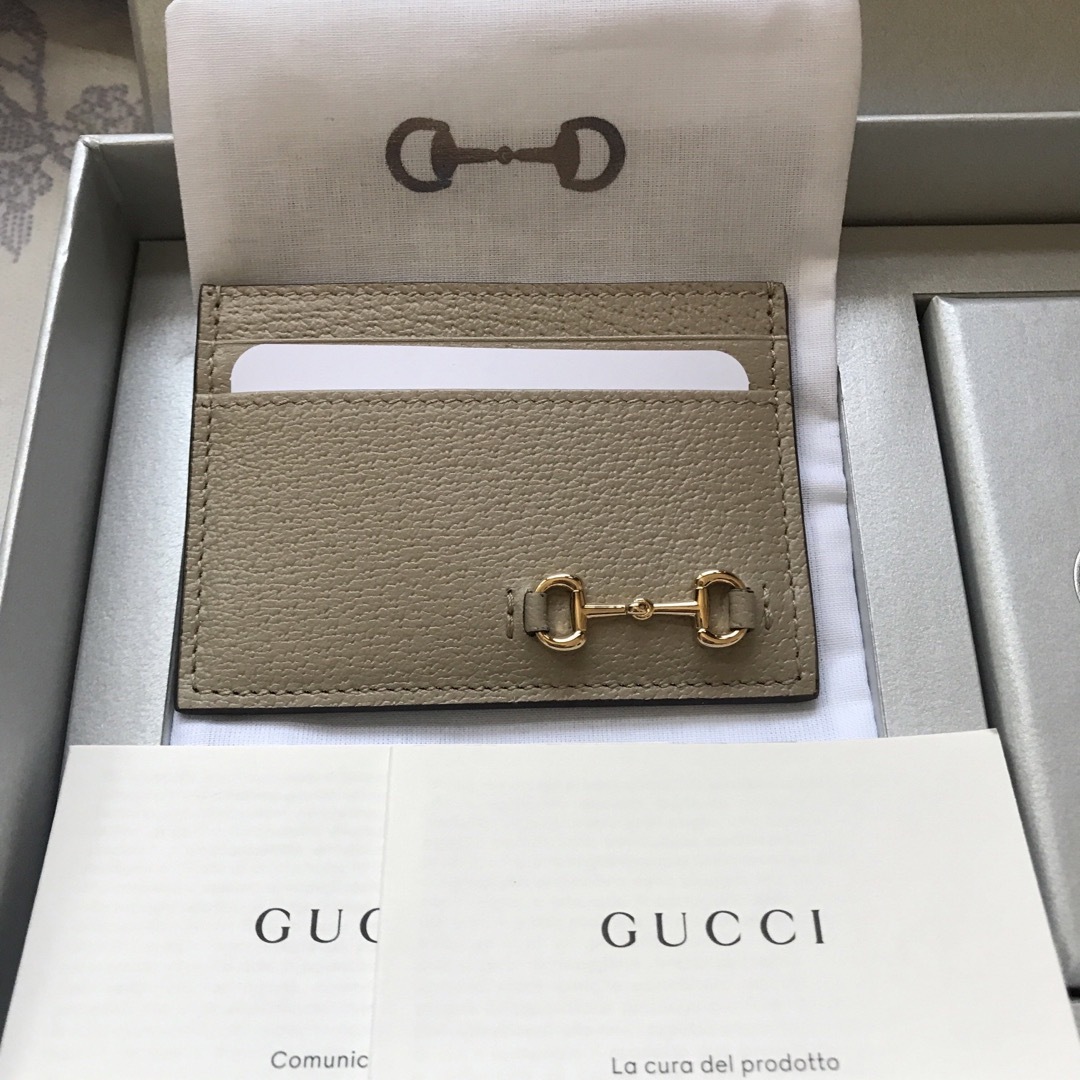 Gucci(グッチ)の非売品　GUCCI  本革　カードケース　トランプ　ノベルティ レディースのファッション小物(名刺入れ/定期入れ)の商品写真