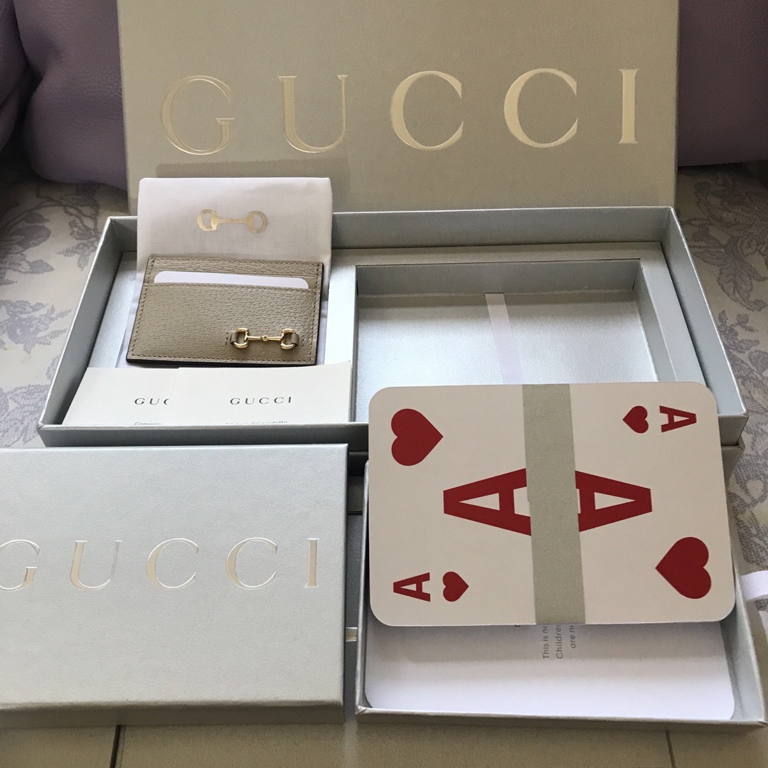 Gucci(グッチ)の非売品　GUCCI  本革　カードケース　トランプ　ノベルティ レディースのファッション小物(名刺入れ/定期入れ)の商品写真