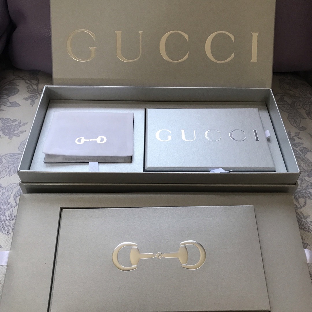 Gucci(グッチ)の非売品　GUCCI  本革　カードケース　トランプ　ノベルティ レディースのファッション小物(名刺入れ/定期入れ)の商品写真