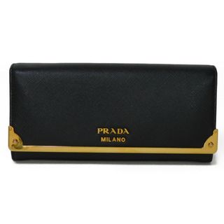 プラダ(PRADA)のPRADA プラダ ロング フラップ ウォレット ロゴ メタル ブラック ゴールド プレート パスケース Wホック スナップボタン サフィアーノ カイエ ネロ 長財布 1MH132(財布)