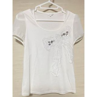 トゥービーシック(TO BE CHIC)のTO BE CHIC トゥービーシック　リボンビジュー　Tシャツ　ホワイト(Tシャツ(半袖/袖なし))