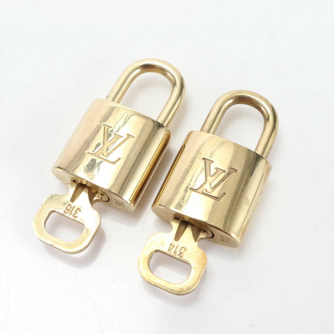 極美品 まとめ 2点 セット ルイヴィトン 314 316 パドロック 南京錠 キー 鍵 ゴールド バッグ カデナ EEM 0301-E16 | フリマアプリ ラクマ 極美品 まとめ 2点 セット ルイヴィトン 314 316 パドロック 南京錠 キー 鍵 ゴールド バッグ カデナ EEM 0301-E16 | フリマアプリ ラクマ